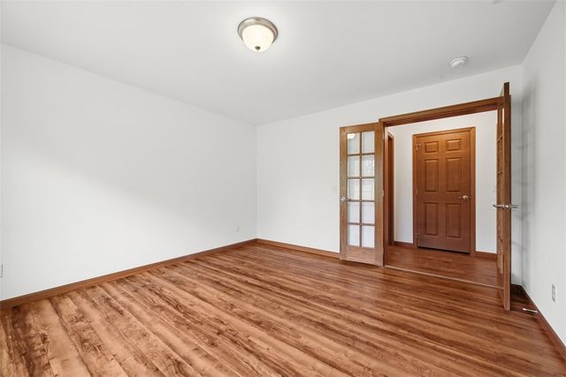 221 Parkhill Rd, Economy, PA 15005