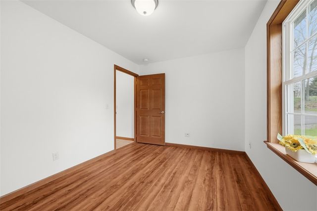221 Parkhill Rd, Economy, PA 15005