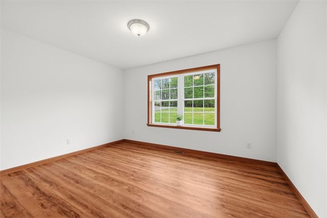 221 Parkhill Rd, Economy, PA 15005