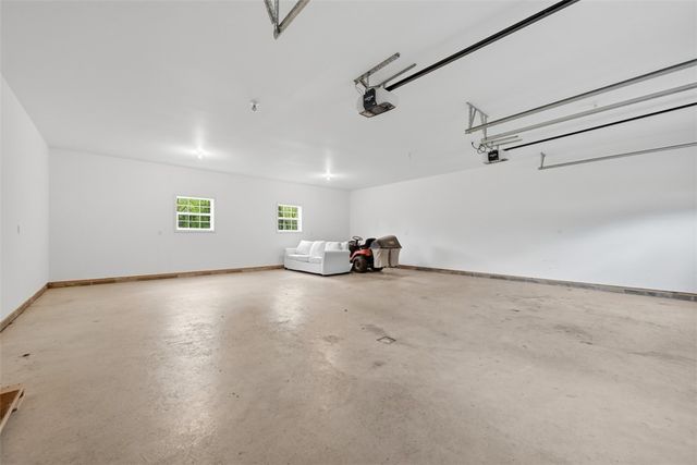 221 Parkhill Rd, Economy, PA 15005