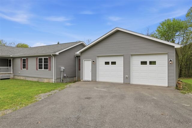 221 Parkhill Rd, Economy, PA 15005