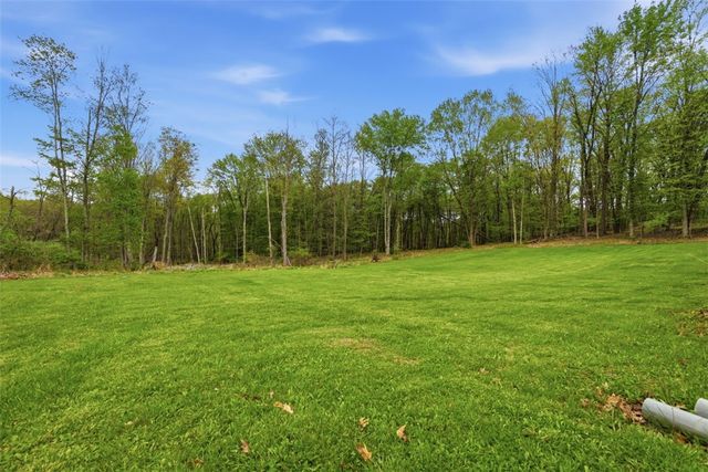 221 Parkhill Rd, Economy, PA 15005