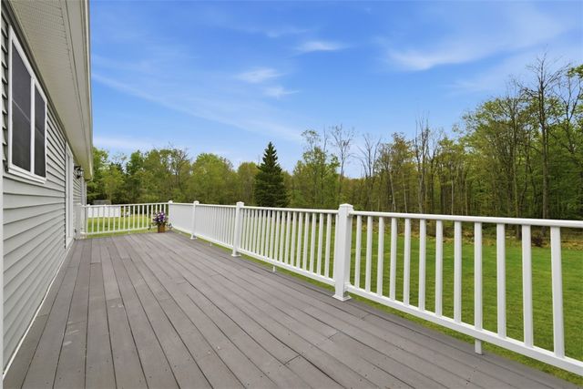 221 Parkhill Rd, Economy, PA 15005