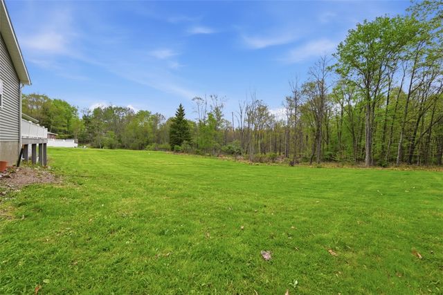 221 Parkhill Rd, Economy, PA 15005