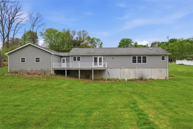 221 Parkhill Rd, Economy, PA 15005