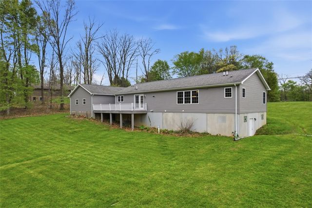 221 Parkhill Rd, Economy, PA 15005