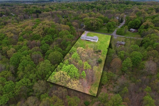 221 Parkhill Rd, Economy, PA 15005