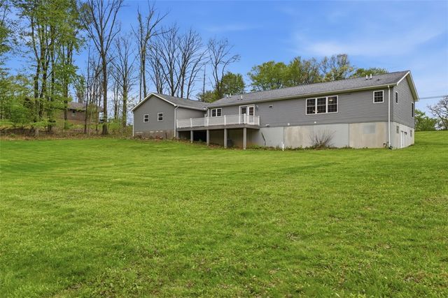 221 Parkhill Rd, Economy, PA 15005