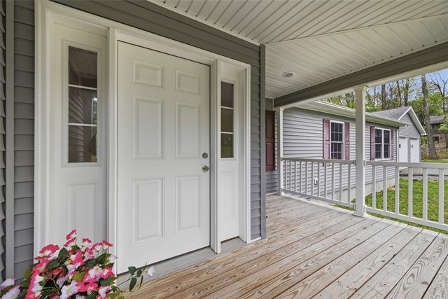 221 Parkhill Rd, Economy, PA 15005