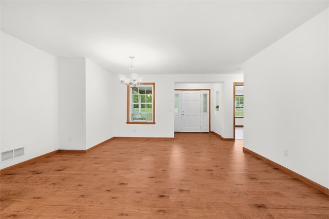 221 Parkhill Rd, Economy, PA 15005