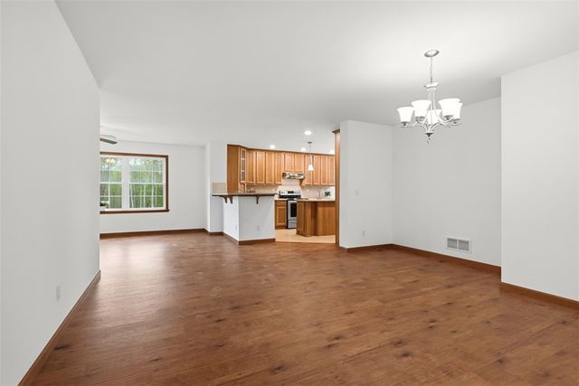 221 Parkhill Rd, Economy, PA 15005