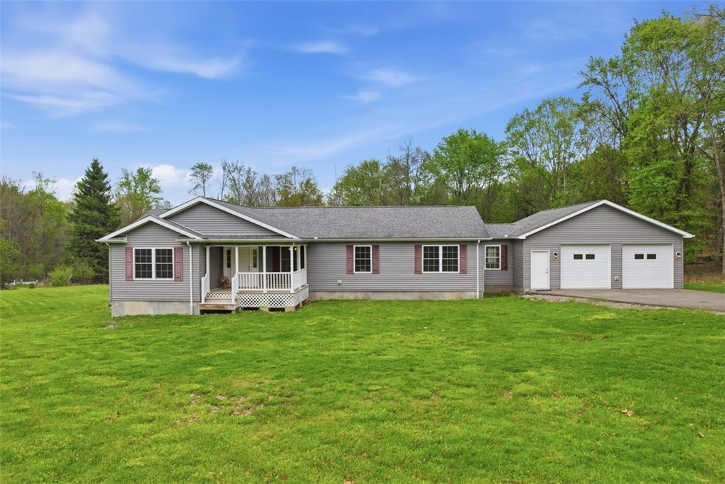 221 Parkhill Rd, Economy, PA 15005