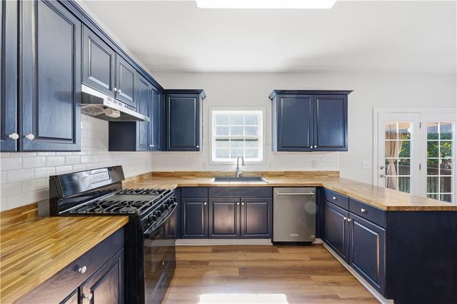 313 Vineyard Drive, Dallas, GA 30132