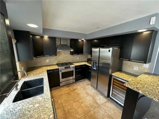 18598 Creek, Huntington Beach, CA 92648