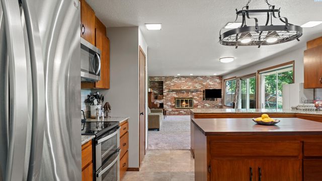 64209 E Grover Pr Ne, West Richland, WA 99353