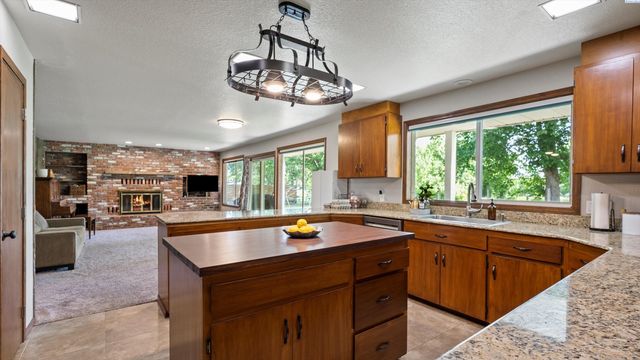 64209 E Grover Pr Ne, West Richland, WA 99353