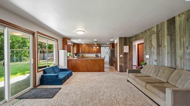 64209 E Grover Pr Ne, West Richland, WA 99353