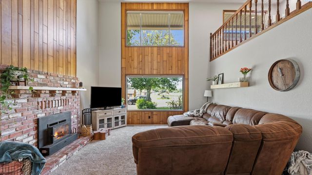 64209 E Grover Pr Ne, West Richland, WA 99353