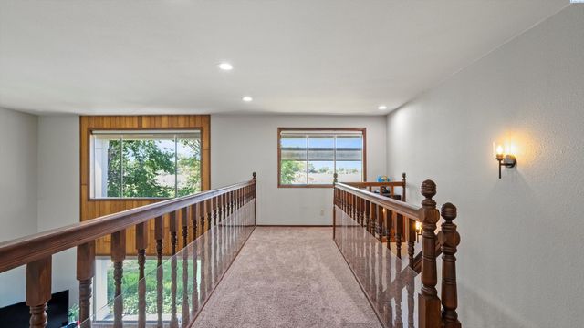 64209 E Grover Pr Ne, West Richland, WA 99353