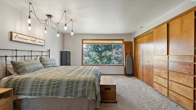 64209 E Grover Pr Ne, West Richland, WA 99353