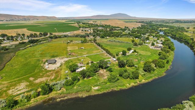 64209 E Grover Pr Ne, West Richland, WA 99353