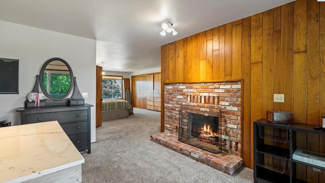 64209 E Grover Pr Ne, West Richland, WA 99353