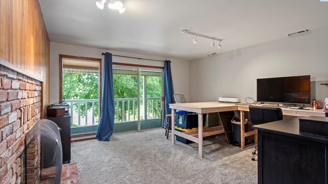 64209 E Grover Pr Ne, West Richland, WA 99353