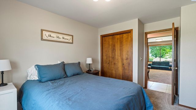 64209 E Grover Pr Ne, West Richland, WA 99353