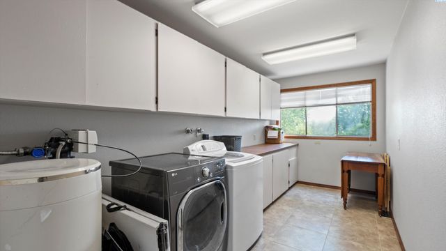 64209 E Grover Pr Ne, West Richland, WA 99353