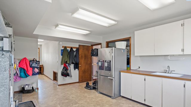 64209 E Grover Pr Ne, West Richland, WA 99353