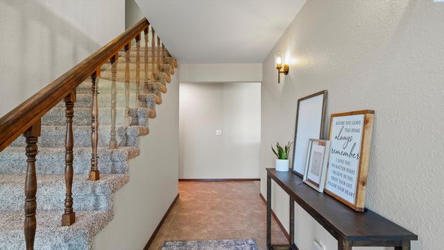 64209 E Grover Pr Ne, West Richland, WA 99353