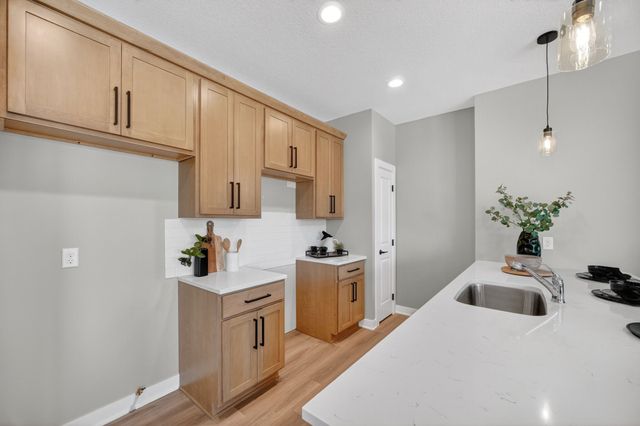 15303 Bellflower Lane, Urbandale, IA 50323