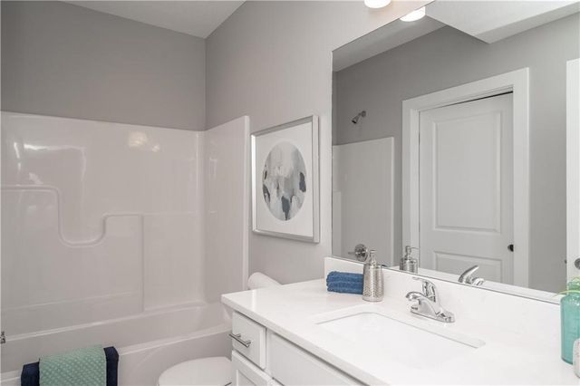 15303 Bellflower Lane, Urbandale, IA 50323