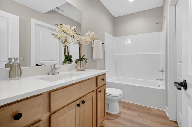 15303 Bellflower Lane, Urbandale, IA 50323