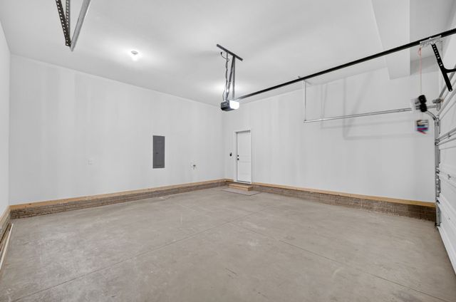 15303 Bellflower Lane, Urbandale, IA 50323