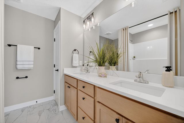 15303 Bellflower Lane, Urbandale, IA 50323
