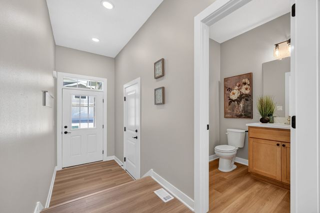 15303 Bellflower Lane, Urbandale, IA 50323