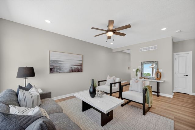 15303 Bellflower Lane, Urbandale, IA 50323