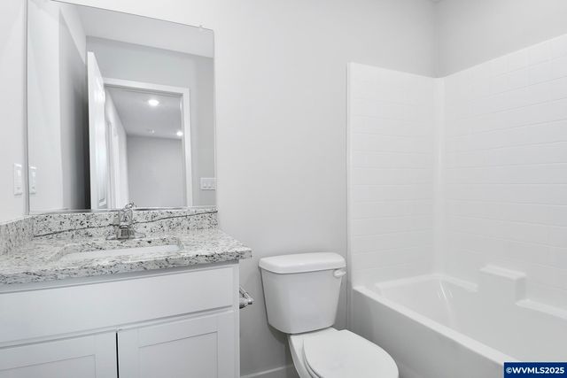 1233 Parkside Av, Woodburn, OR 97071