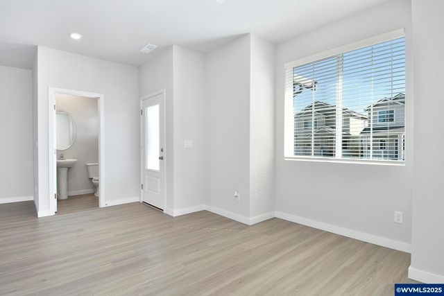 1233 Parkside Av, Woodburn, OR 97071