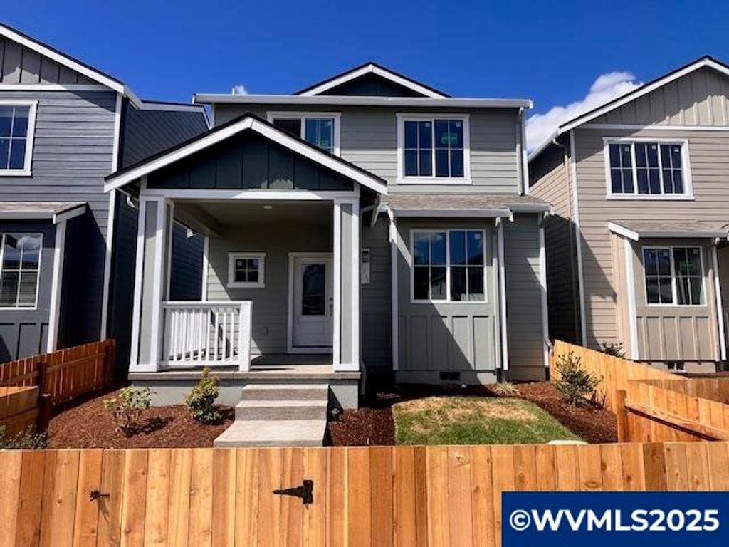 1233 Parkside Av, Woodburn, OR 97071