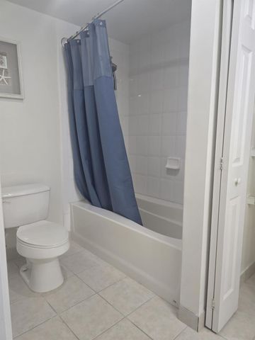 7970 N Nob Hill Road 205, Tamarac, FL 33321