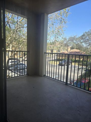 7970 N Nob Hill Road 205, Tamarac, FL 33321