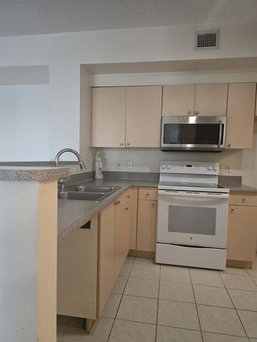 7970 N Nob Hill Road 205, Tamarac, FL 33321