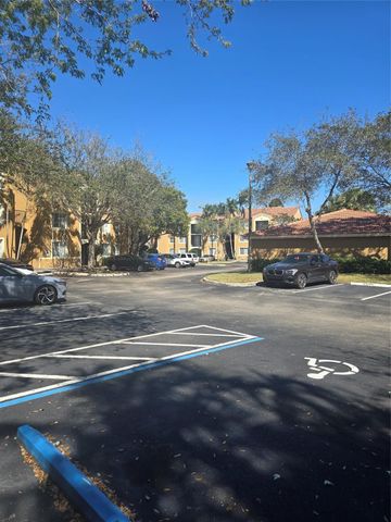 7970 N Nob Hill Road 205, Tamarac, FL 33321