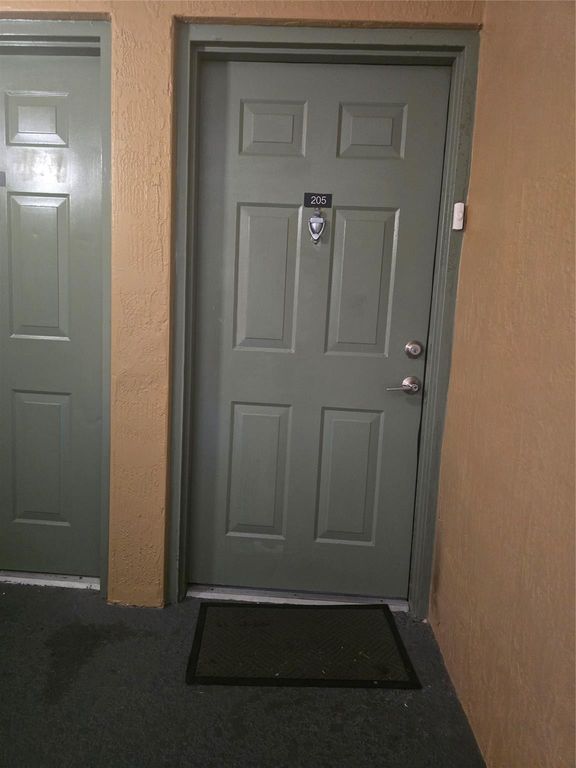 7970 N Nob Hill Road 205, Tamarac, FL 33321