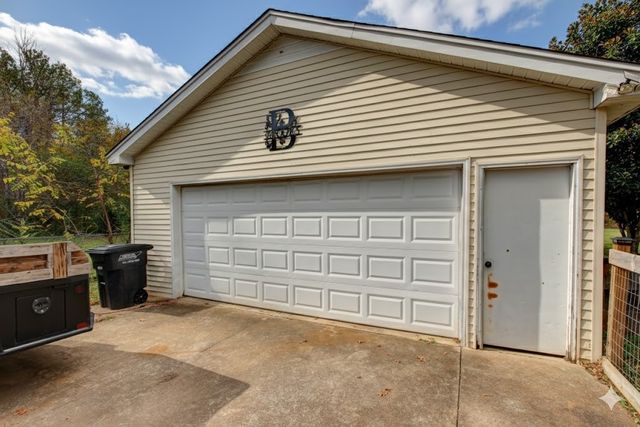 127 Deer Point Rd, Unionville, TN 37180