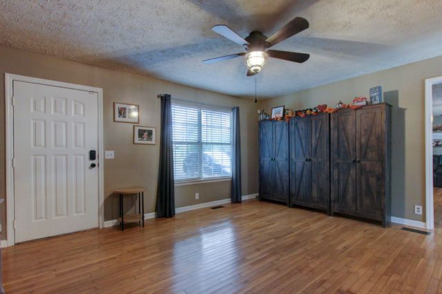 127 Deer Point Rd, Unionville, TN 37180