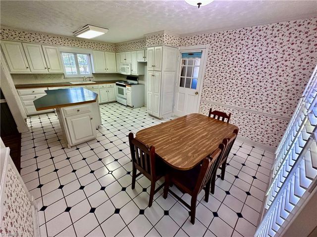 162 Rockford Road, Kernersville, NC 27284