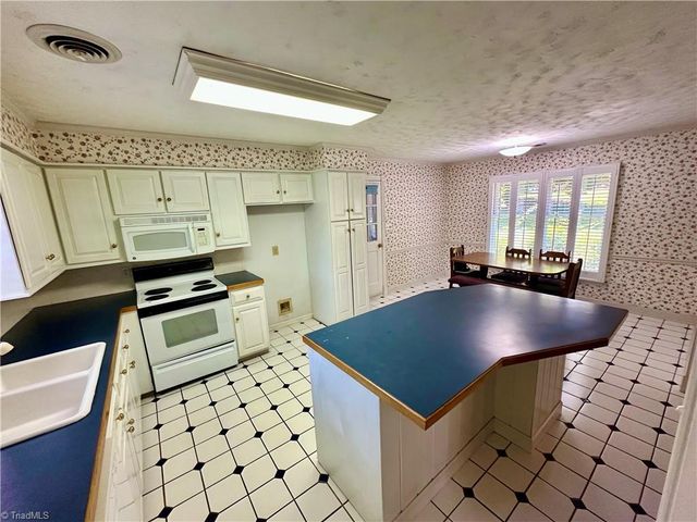 162 Rockford Road, Kernersville, NC 27284